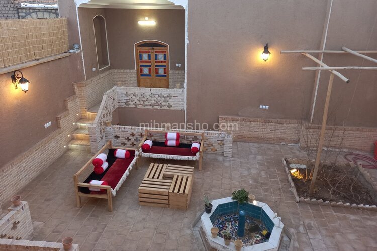 اتاق تابستانه در طبقه همکف اقامتگاه بومگردی کاشان