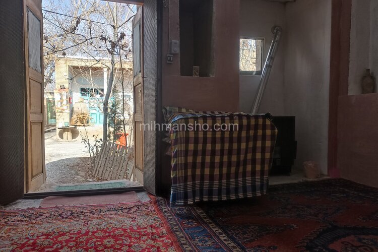 اتاق (4) در اقامتگاه بومگردی گلپایگان