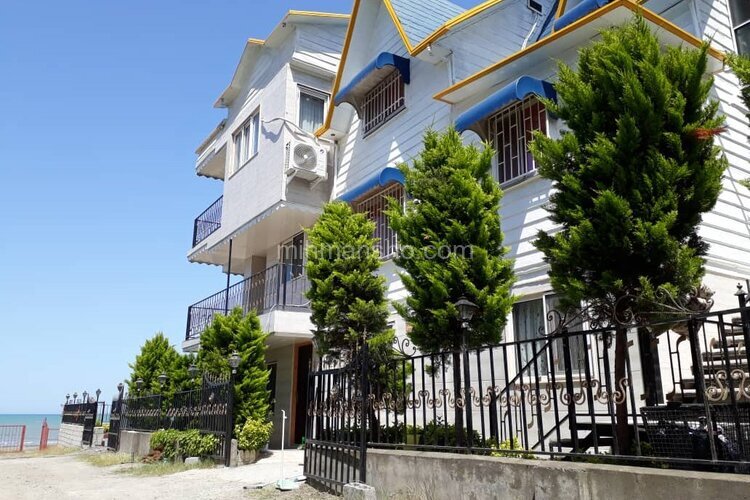 واحد در طبقه همکف ویلا بندر انزلی