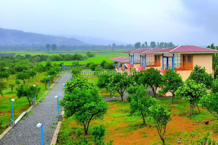 کلبه های فلت در اقامتگاه بومگردی در سوادکوه