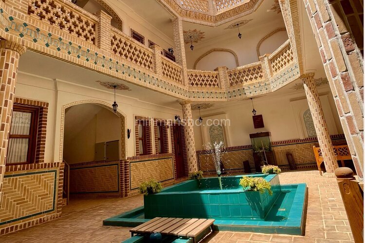 اتاق مینا در طبقه اول اقامتگاه بومگردی نطنز | ایوان اقامتگاه 