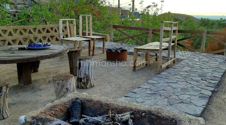 اتاق دراقامتگاه بومگردی در شاهرود