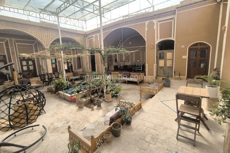 اتاق سه تخت اشتراکی آقایان در اقامتگاه بومگردی در یزد