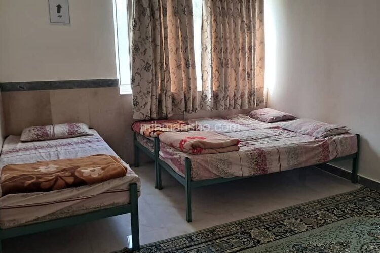 اتاق 3 تخت در اقامتگاه بومگردی آمل 1