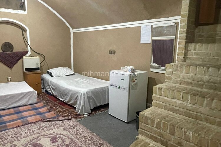 خوابگاه دخترانه 3 نفره قاجار در یزد