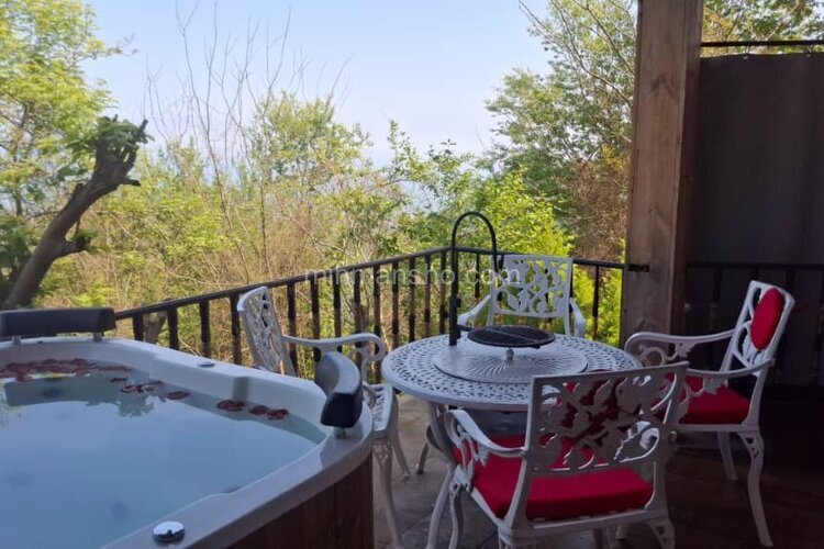 سوئیت مبله گرین لند 2 در طبقه همکف ویلای چابکسر