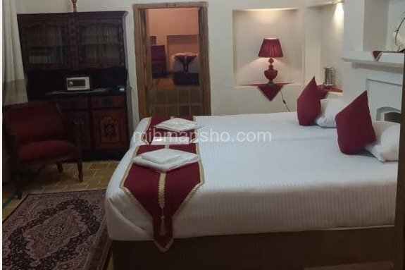 اتاق 4 تخته سرنا و کرنا در اقامتگاه بومگردی کاشان
