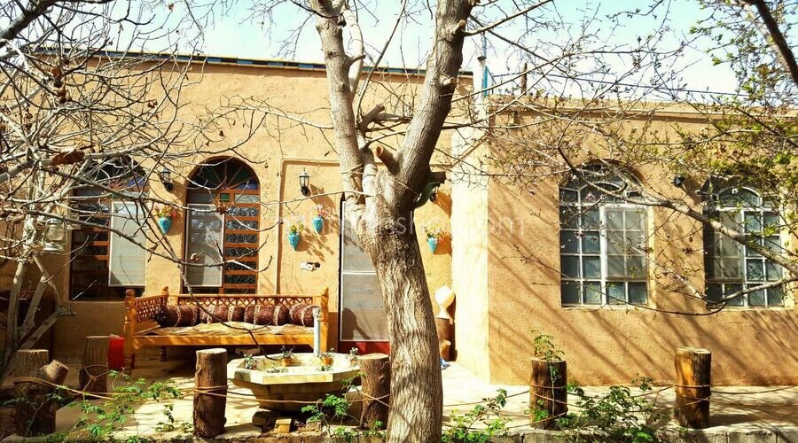 اقامتگاه سنتی در مهریز