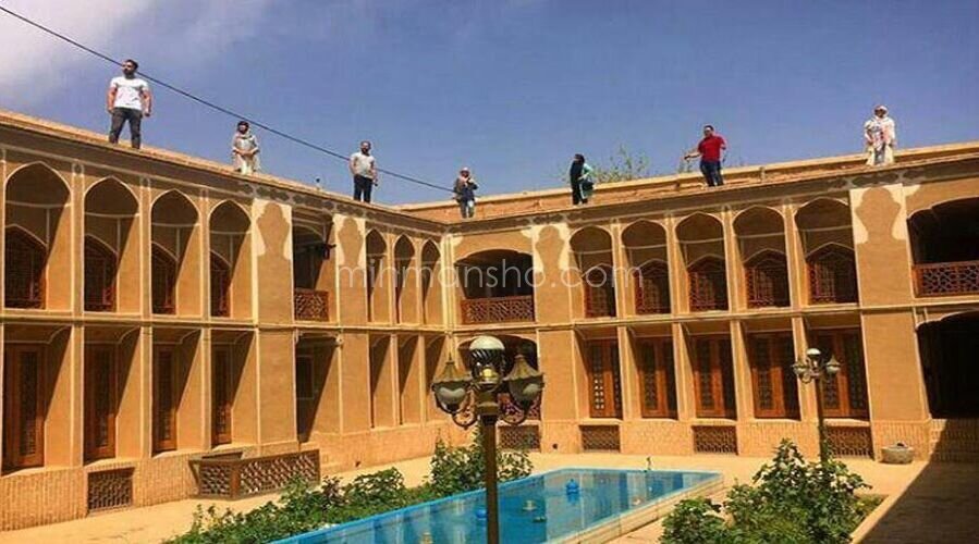 اتاق در اقامتگاه بومگردی در یزد
