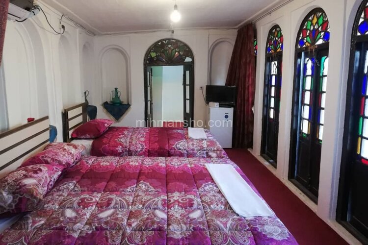 اتاق 5دری در اقامتگاه بومگردی درشیراز