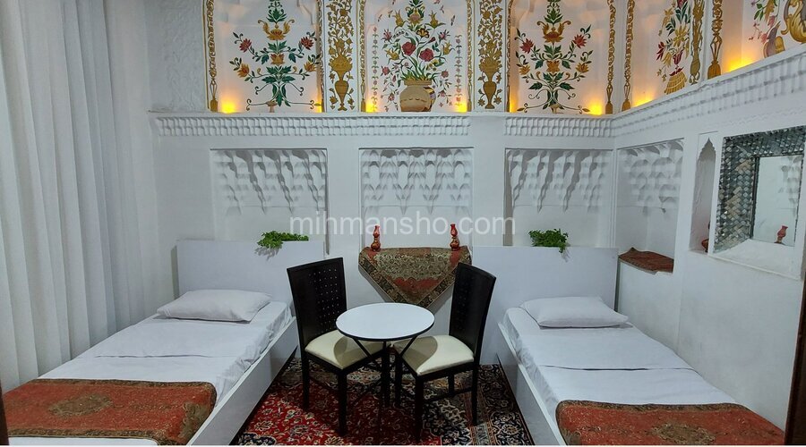 اتاق دوتخته آیینه بوم گردی در اصفهان