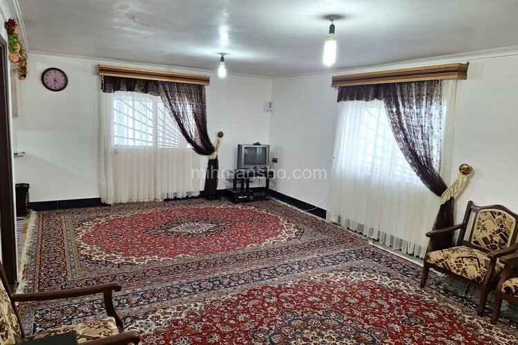 واحد تکخواب در طبقه اول ویلای بابل