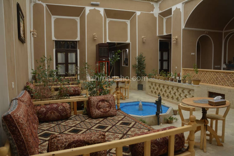 اتاق دو نفره نیلوفر در اقامتگاه بومگردی یزد