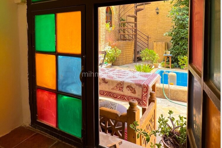 اتاق دبل گلفام در بومگردی شیراز