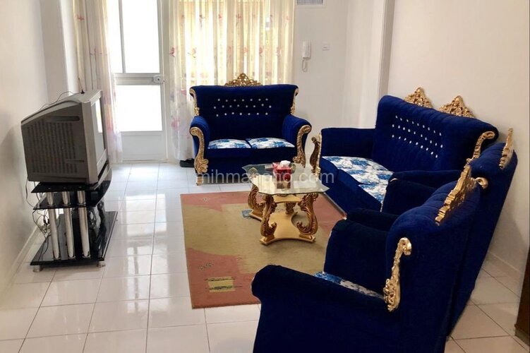 آپارتمان تک خواب در میدان انقلاب