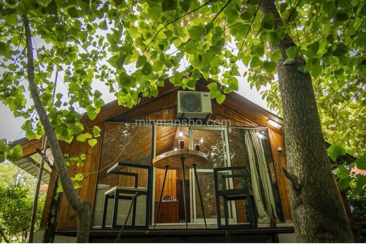 کلبه چوبی در شیرگاه