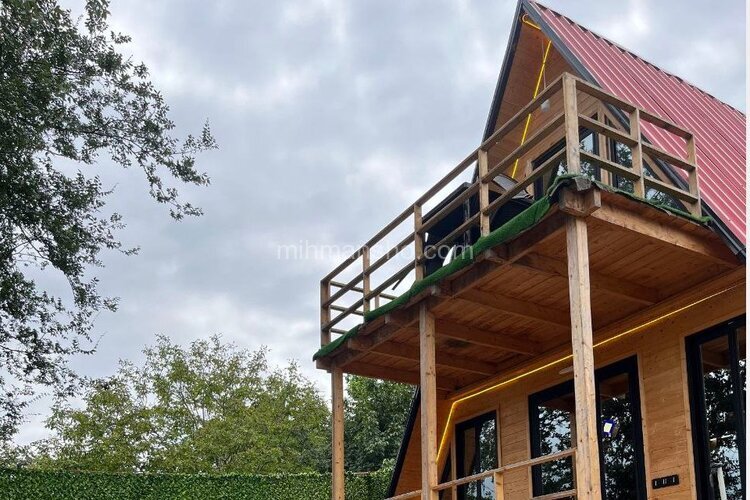 کلبه سوئیسی جکوزی دار تکخواب در زیرآب