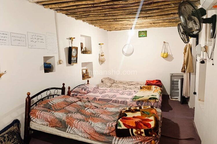 اتاق گل محمدی در بومگری بندر لافت