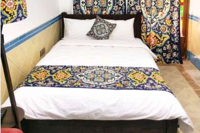 اتاق یک تخته دبل در هتل سنتی در یزد