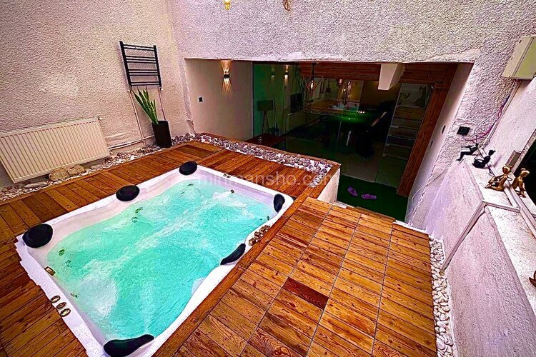 آپارتمان تکخواب جکوزی دار جزیره بالی در سازمان برنامه