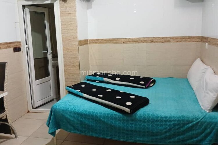 اتاق چهار تخته در مسافرخانه قم