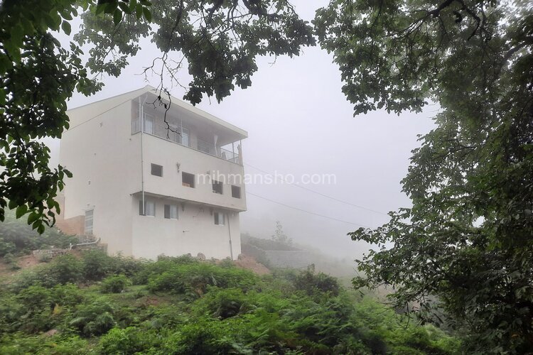 واحد تکخواب تراس دار در طبقه اول ویلای آمل