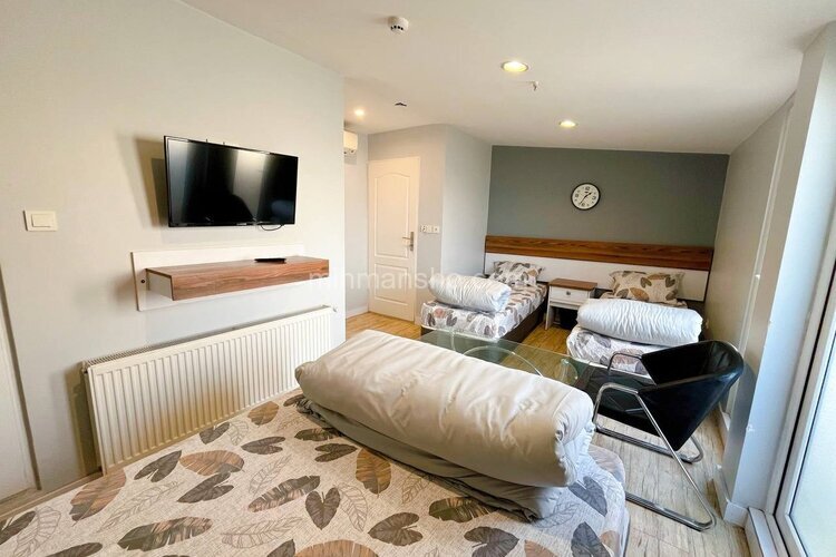 اتاق 303 در مسافرخانه مشهد