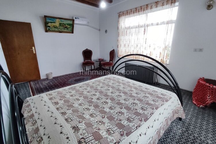 اتاق کنج سردر اقامتگاه بومگردی رامسر