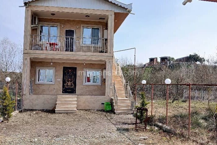 واحد دوخواب در طبقه اول ویلا در شفت