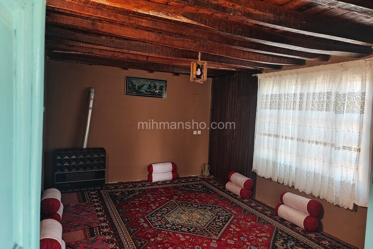 اتاق چلچلا در اقامتگاه بومگردی محمودآباد