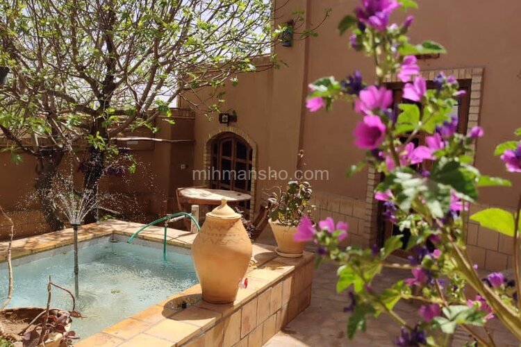 اتاق 6 در اقامتگاه بومگردی مهریز