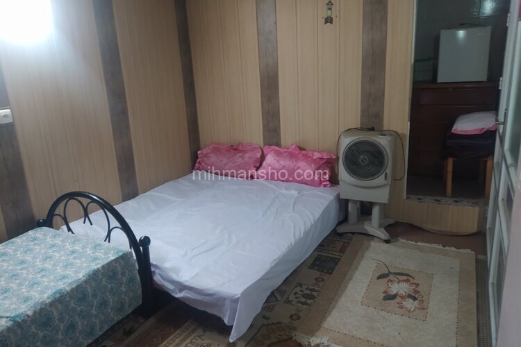 سوئیت سه تخت کاج در قم