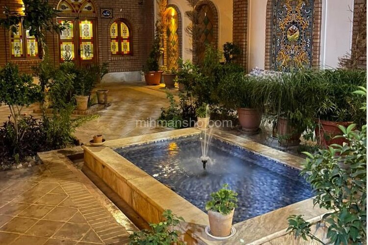 اتاق سه نفره با سرویس فرنگی در هتل تهران