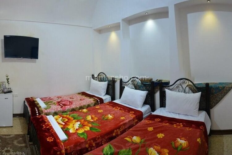 اتاق سه نفره سنبل در اقامتگاه بومگردی یزد
