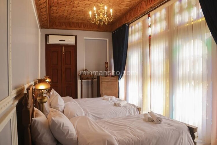 اتاق آقا بزرگ در بومگردی شیراز