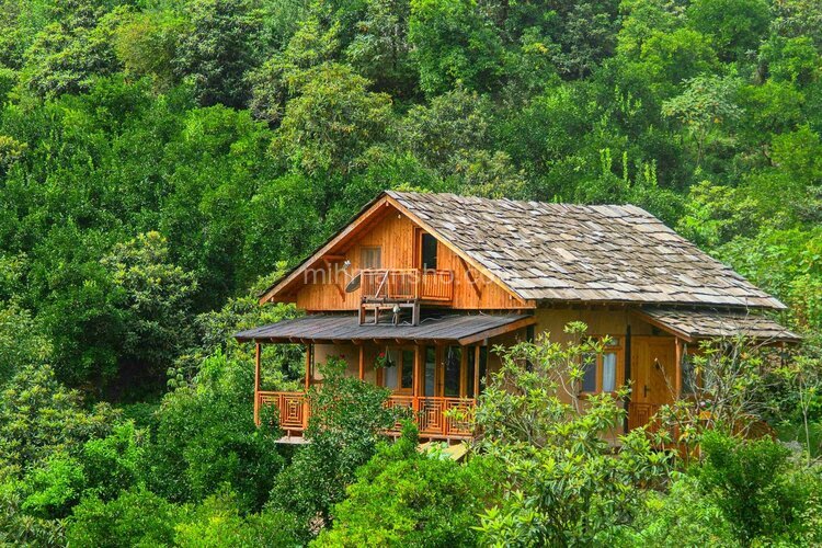 کلبه چوبی کلاسیک در رامسر