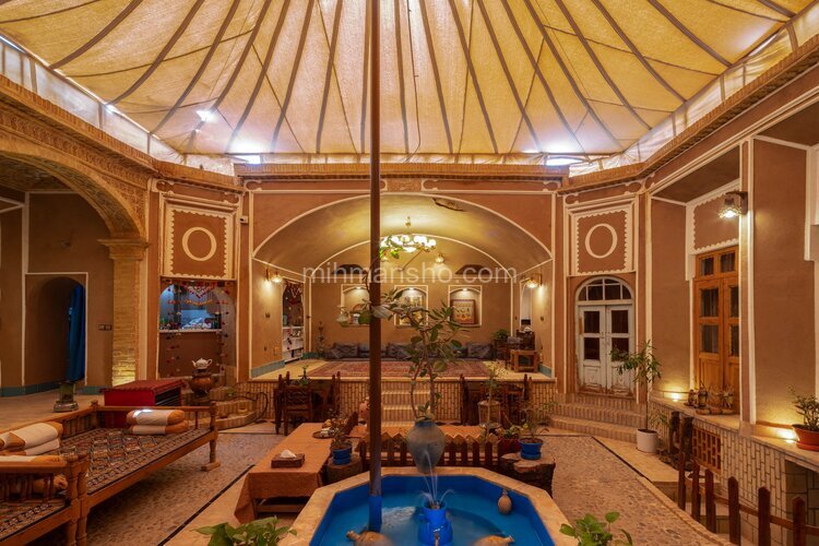 اتاق سنتی 105 در اقامتگاه بومگردی یزد