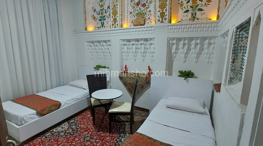 اتاق دوتخته آیینه بوم گردی در اصفهان