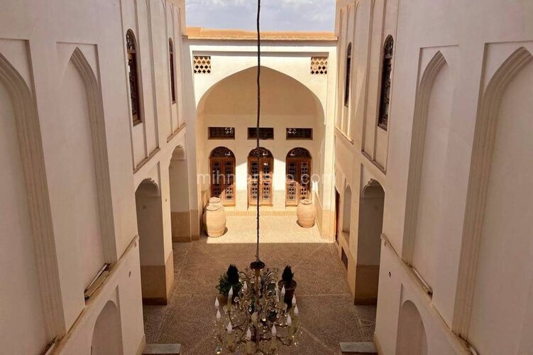 اتاق پنج تخت کاوه در هتل یزد