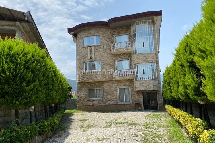 واحد انتیک یک در طبقه همکف ویلا چالوس