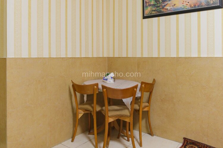 اتاق 302 سه تخت در مسافرخانه میدان خراسان