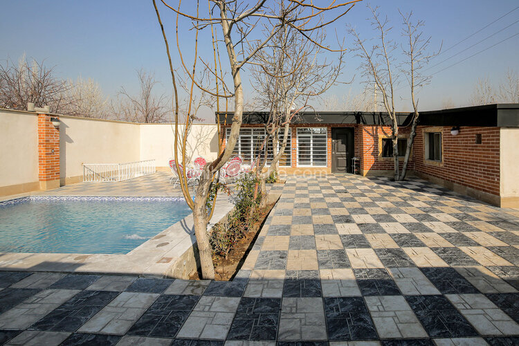 ویلا دوخواب در کردان | حیاط و استخر آبگرم