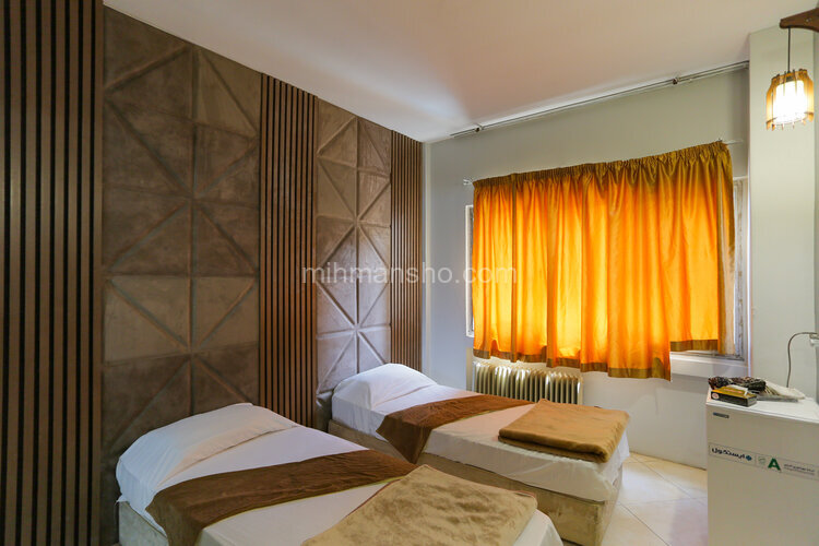 اتاق مبله دو تخت آوین  1 در هاستل انقلاب