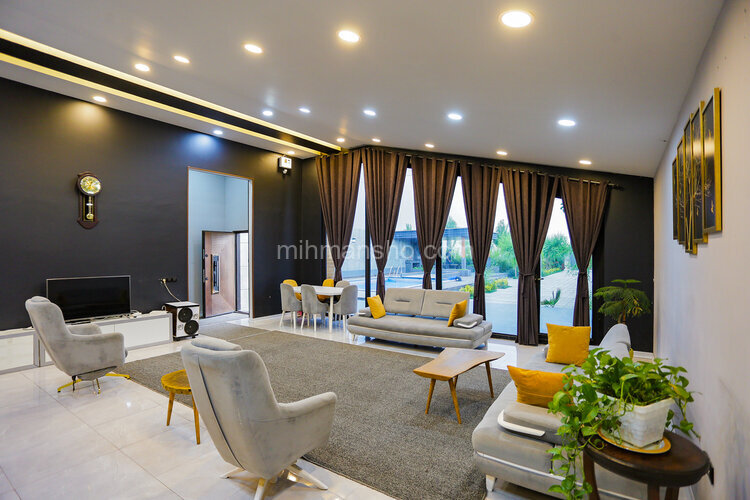 خانه ویلایی دو خواب استخردار در چهارباغ