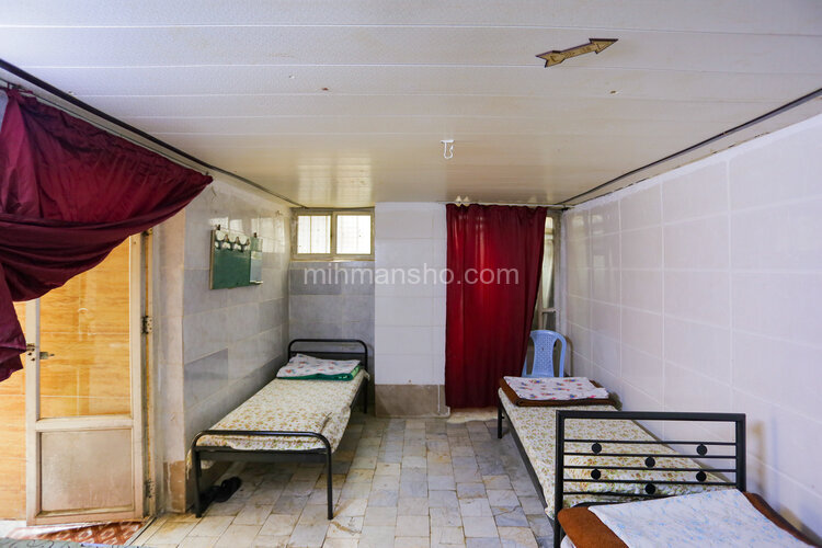 اتاق سه تخته در مهمانپذیر تهران