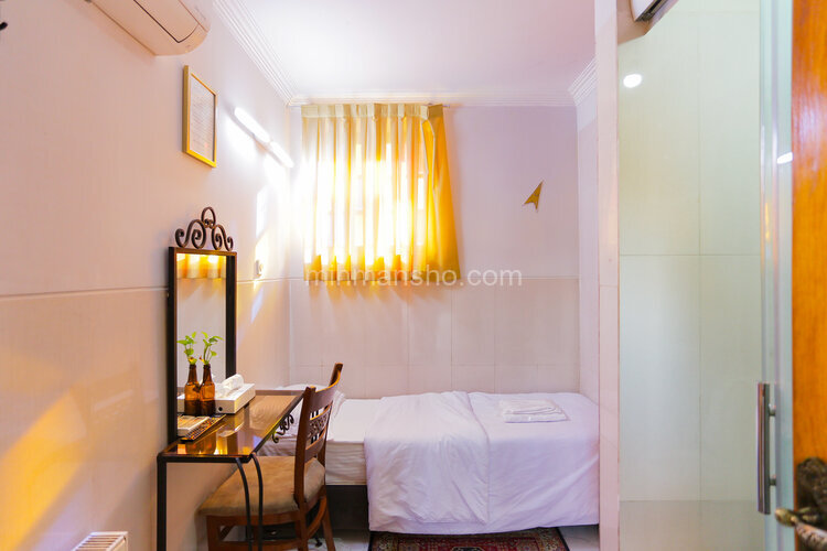 اتاق یک نفره با سرویس فرنگی در هتل تهران