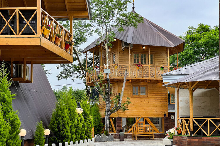 کلبه تریپلکس کلاه فرنگی در مجتمع اقامتی رشت