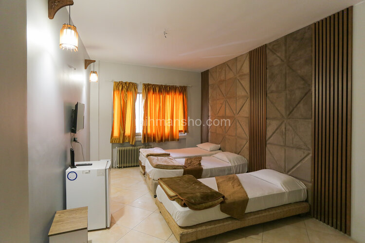 اتاق مبله سه تخت آوین 1 در هاستل انقلاب