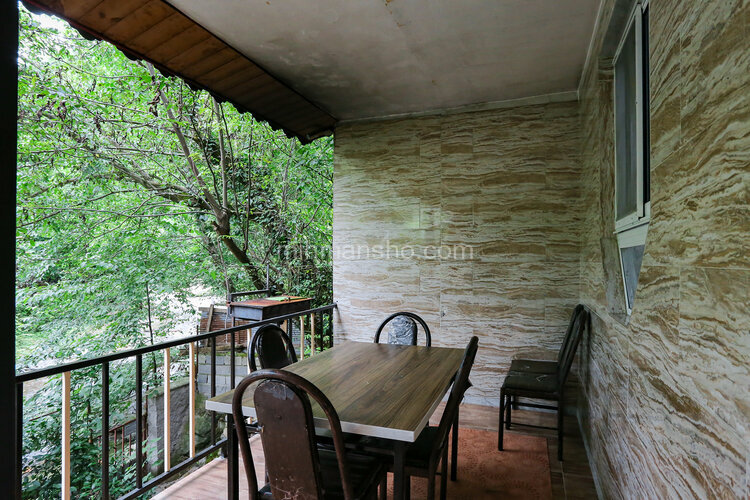 واحد جنگلی لب رودخانه در طبقه همکف ویلا در روستای شالما