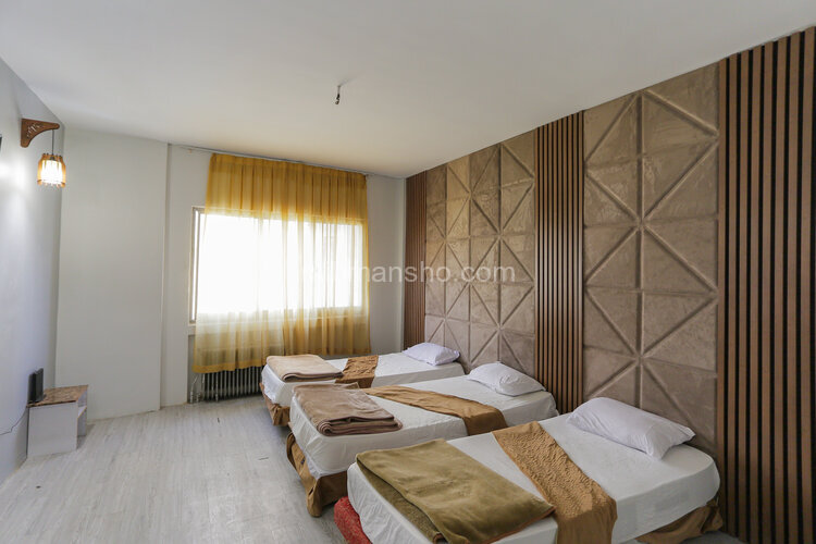 اتاق مبله سه تخت آوین  4 در هاستل انقلاب